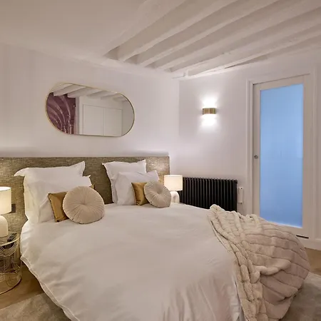 Appartamento Gem 9 Min Walk To Notre-dame And Louvre Parigi